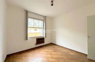 Apartamento com 2 quartos à venda na travessa do carmo, 205, cidade baixa, porto alegre, 64 m2 por r$ 229.000