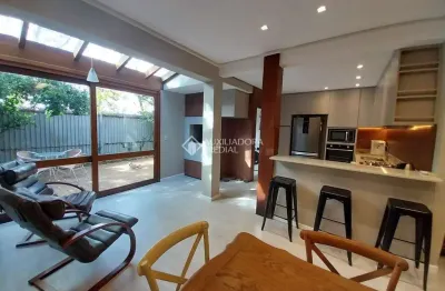 Casa em condomínio fechado com 3 quartos à venda na rua gilberto laste, 141, santa tereza, porto alegre, 230 m2 por r$ 894.000
