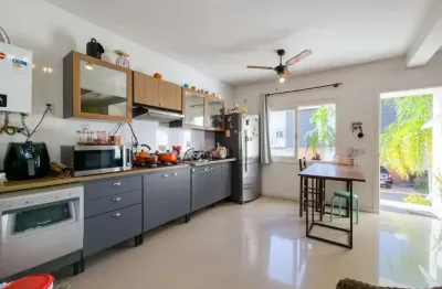Casa em condomínio fechado com 4 quartos à venda na rua manuele cristiane gonçalves, 79, vila nova, porto alegre, 160 m2 por r$ 650.000