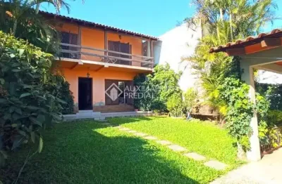 Casa com 3 quartos à venda na rua fontoura xavier, 182, jardim são pedro, porto alegre, 180 m2 por r$ 490.000