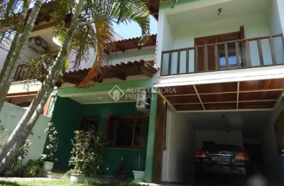 Casa em condomínio fechado com 3 quartos à venda na rua márcio dias, 176, nonoai, porto alegre, 317 m2 por r$ 780.000