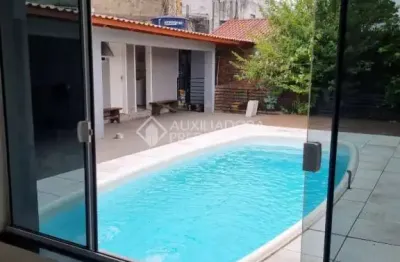 Casa com 3 quartos à venda na rua olegário dias maciel, 78, espírito santo, porto alegre, 217 m2 por r$ 685.000