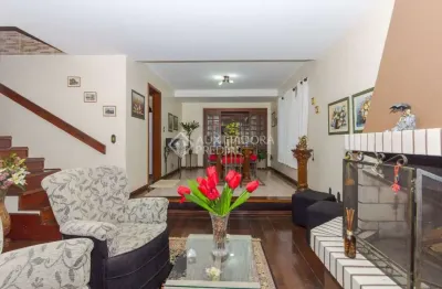 Casa com 4 quartos à venda na rua ari peixoto martins, 190, espírito santo, porto alegre, 258 m2 por r$ 839.000