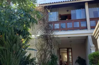 Casa em condomínio fechado com 3 quartos à venda na avenida eduardo prado, 2050, cavalhada, porto alegre, 300 m2 por r$ 959.000