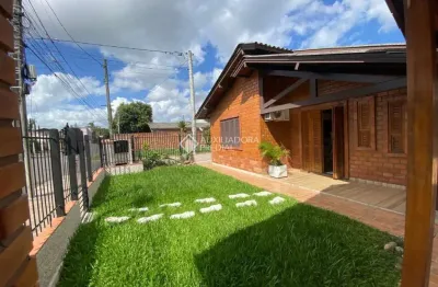 Casa com 3 quartos à venda na Rua Theodomiro José de Mello, 710, Feitoria, São Leopoldo, 138 m2 por R$ 299.000