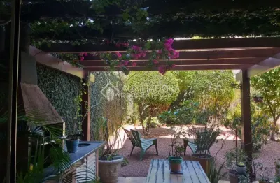 Casa em condomínio fechado com 5 quartos à venda na avenida general barreto viana, 979, chácara das pedras, porto alegre, 418 m2 por r$ 2.500.000