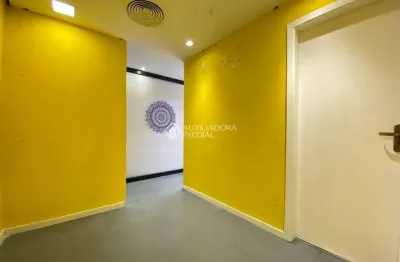 Sala comercial à venda na Rua Vinte e Quatro de Outubro, 111, Moinhos de Vento, Porto Alegre, 48 m2 por R$ 320.000