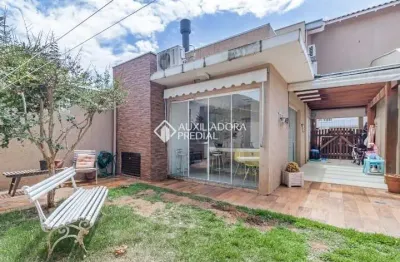 Casa em condomínio fechado com 3 quartos à venda na rua padre joão batista reus, 2748, vila conceição, porto alegre, 102 m2 por r$ 680.000