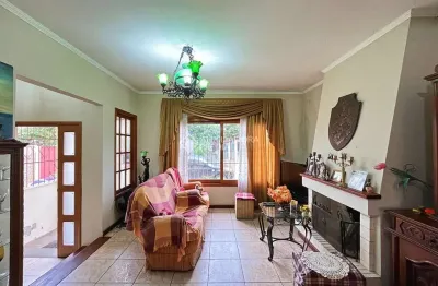 Casa com 3 quartos à venda na rua kyve t knijnik, 80, espírito santo, porto alegre, 164 m2 por r$ 740.000