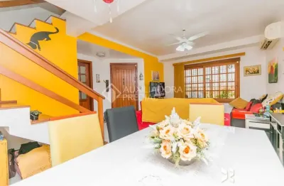 Casa com 3 quartos à venda na rua luiz delfino, 39, espírito santo, porto alegre, 158 m2 por r$ 480.000