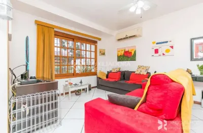 Casa com 3 quartos à venda na Rua Luiz Delfino, 39, Espírito Santo, Porto Alegre, 158 m2 por R$ 480.000