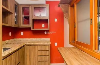 Casa em condomínio fechado com 2 quartos à venda na avenida guarujá, 126, guarujá, porto alegre, 102 m2 por r$ 360.000