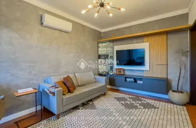 Casa com 4 quartos à venda na rua dom pedrito, 317, passo da areia, porto alegre, 310 m2 por r$ 1.140.000