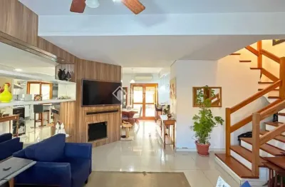 Casa com 3 quartos à venda na rua alexandre de gusmão, 189, hípica, porto alegre, 134 m2 por r$ 690.000