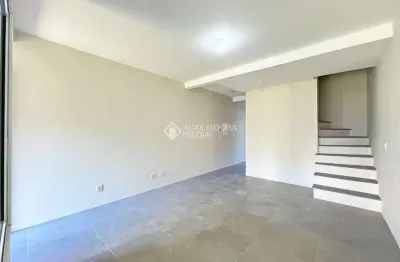 Casa em condomínio fechado com 3 quartos à venda na rua itacyr rossi, 33, guarujá, porto alegre, 122 m2 por r$ 559.000