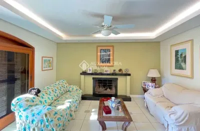 Casa com 4 quartos à venda na rua burum, 30, vila assunção, porto alegre, 291 m2 por r$ 1.090.000