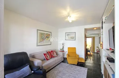 Casa com 3 quartos à venda na travessa nossa senhora de lourdes, 277, tristeza, porto alegre, 135 m2 por r$ 560.000