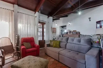 Casa com 3 quartos à venda na rua comandai, 651, cristal, porto alegre, 320 m2 por r$ 635.000