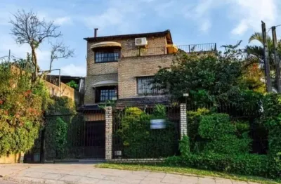 Casa com 3 quartos à venda na rua arapei, 325, cristal, porto alegre, 232 m2 por r$ 720.000