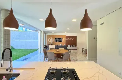 Casa em condomínio fechado com 3 quartos à venda na estrada das três meninas, 2001, vila nova, porto alegre, 284 m2 por r$ 1.990.000