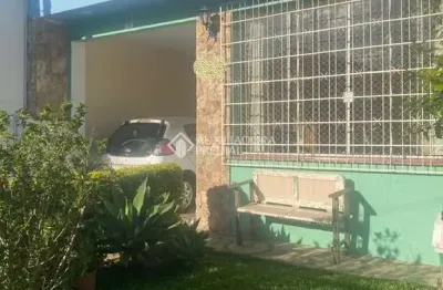 Casa com 2 quartos à venda na rua dona augusta, 696, menino deus, porto alegre, 110 m2 por r$ 490.000