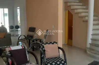 Casa com 3 quartos à venda na rua dom joão vi, 243, medianeira, porto alegre, 200 m2 por r$ 500.000
