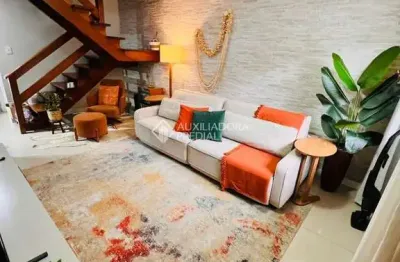 Casa em condomínio fechado com 2 quartos à venda na avenida orleaes, 105, guarujá, porto alegre, 196 m2 por r$ 590.000