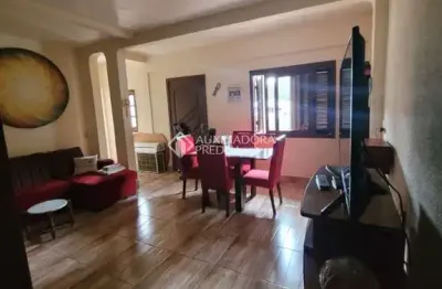 Casa com 6 quartos à venda na Avenida José Corrêa da Silva, 257, Cavalhada, Porto Alegre, 340 m2 por R$ 800.000