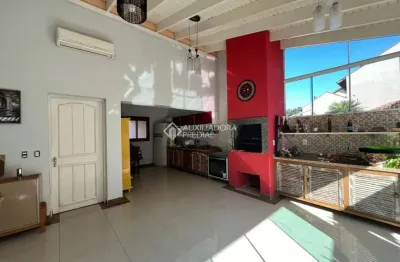 Casa em condomínio fechado com 2 quartos à venda na avenida orleaes, 105, guarujá, porto alegre, 196 m2 por r$ 495.000