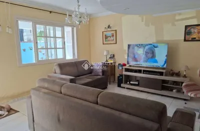 Casa com 4 quartos à venda na avenida josé corrêa da silva, 547, cavalhada, porto alegre, 162 m2 por r$ 600.000