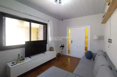 Casa com 3 quartos à venda na avenida benno mentz, 358, vila ipiranga, porto alegre, 153 m2 por r$ 1.100.000
