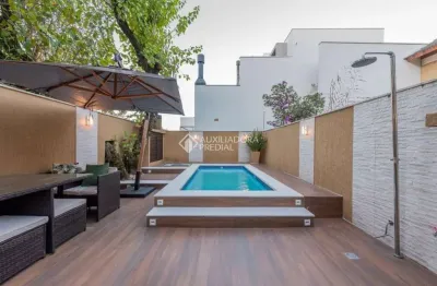 Casa em condomínio fechado com 3 quartos à venda na rua goitacaz, 606, vila assunção, porto alegre, 296 m2 por r$ 1.700.000