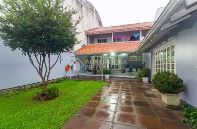 Casa com 4 quartos à venda na rua doutor barcelos, 2628, tristeza, porto alegre, 308 m2 por r$ 1.200.000