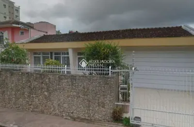 Casa com 4 quartos à venda na rua graciliano ramos, 54, agronômica, florianópolis, 310 m2 por r$ 1.650.000