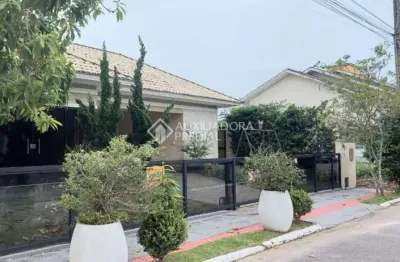Casa em condomínio fechado com 4 quartos à venda na avenida dos jerivás, 293, cachoeira do bom jesus, florianópolis, 197 m2 por r$ 1.800.000