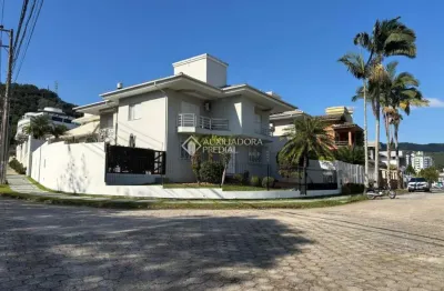 Casa com 3 quartos à venda na rua gênova, 15, córrego grande, florianópolis, 260 m2 por r$ 2.600.000