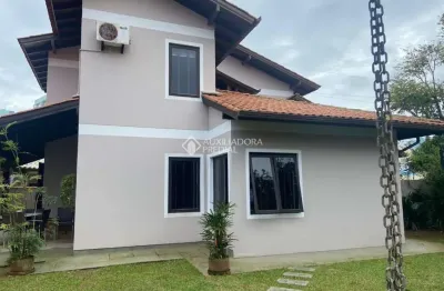 Casa com 3 quartos à venda na rua itapuã, 26, itacorubi, florianópolis, 262 m2 por r$ 1.980.000