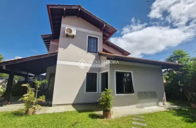 Casa com 3 quartos à venda na rua itapuã, 26, itacorubi, florianópolis, 262 m2 por r$ 1.980.000