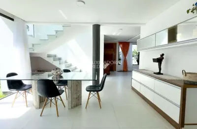 Casa em condomínio fechado com 4 quartos à venda na avenida luiz boiteux piazza, 4500, cachoeira do bom jesus, florianópolis, 288 m2 por r$ 2.390.000