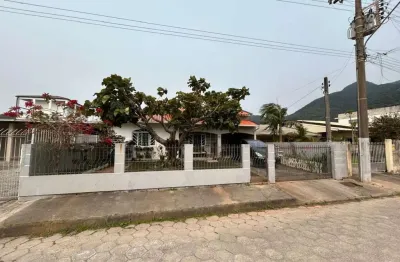 Casa com 3 quartos à venda na rua júlia caetano dutra, 15, praia de fora, palhoça, 80 m2 por r$ 600.000
