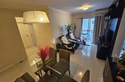 Apartamento com 2 quartos à venda na rua douglas seabra levier, 163, carvoeira, florianópolis, 63 m2 por r$ 659.000