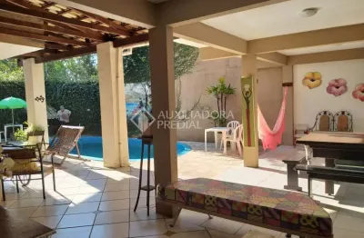Casa com 6 quartos à venda na servidão revoar das perdizes, 344, campeche, florianópolis, 380 m2 por r$ 1.963.000