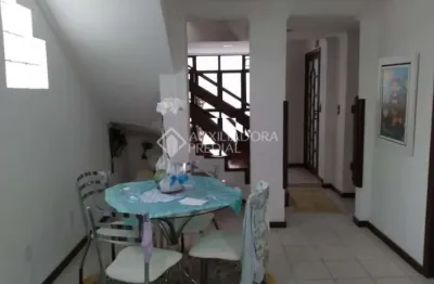 Casa com 3 quartos à venda na rua ângelo la porta, 258, centro, florianópolis, 135 m2 por r$ 1.350.000