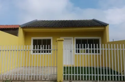 Casa de frente para Rua,  com laje e uma ótima localização! No bairro Vila Franca
