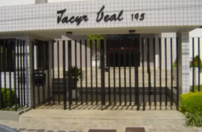 Excelente apto com 3 quartos sendo 01 suíte e dependencia total de empregada no alto da xv