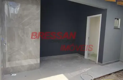 Casa nova com edícula churrasqueira e lavabo já pronto com suíte mais dois qqto
