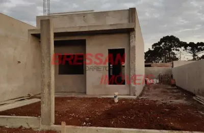 Vendo casa dois quartos sala cozinha e banheiro com a frente de 8 m