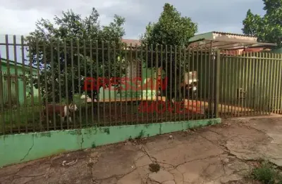 Vendo lote rua jacarezinho com 4 aluguel . sendo um comercial mais 3 residência