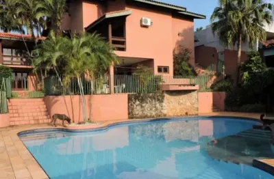 Casa Rústica no Condomínio Panorama em Atibaia SP.  São 5 dormitórios sendo 1 suíte, sala com vários ambientes,  adega, piscina,  área gourmet
