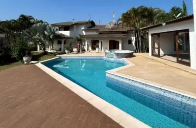 Casa térrea no Condomínio Panorama em Atibaia SP  4 suítes, 3 salas,  piscina, área gourmet,  sauna, espaço gramado.